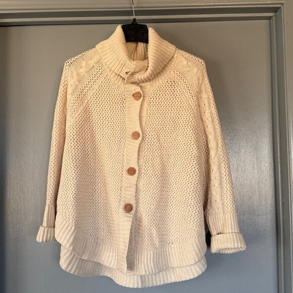 UGG  Wool Blend Button Down Cream Cable Knit Cape Poncho Sweater sz XS/S - Picture 1 of 6